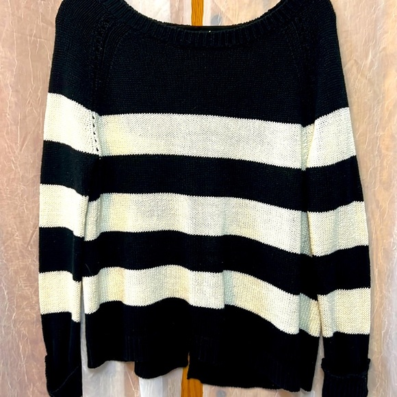 black and  white knit sweater - Picture 1 of 4